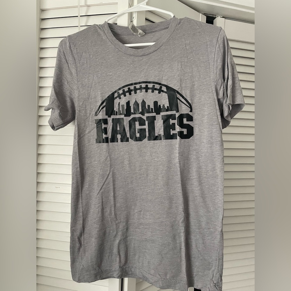 Women’s small Eagles shirt